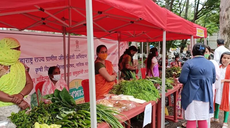 ‘उमेद’तर्फे आठवडी रानभाज्या महोत्सव; पंचायत समिती नाशिकच्या आवारात रानभाज्यांची विक्री