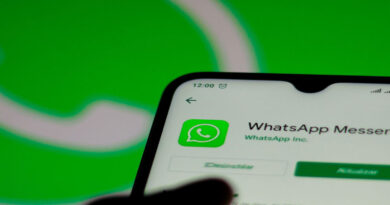 मुलीनं केलं WhatsApp हँक; आईच्या प्रियकराला ब्लॅकमेल करत मागितली खंडणी!